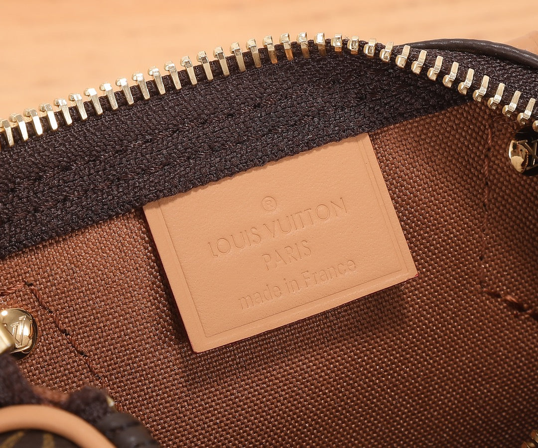 LOUIS VUITTON-M81085  Nano Sedy