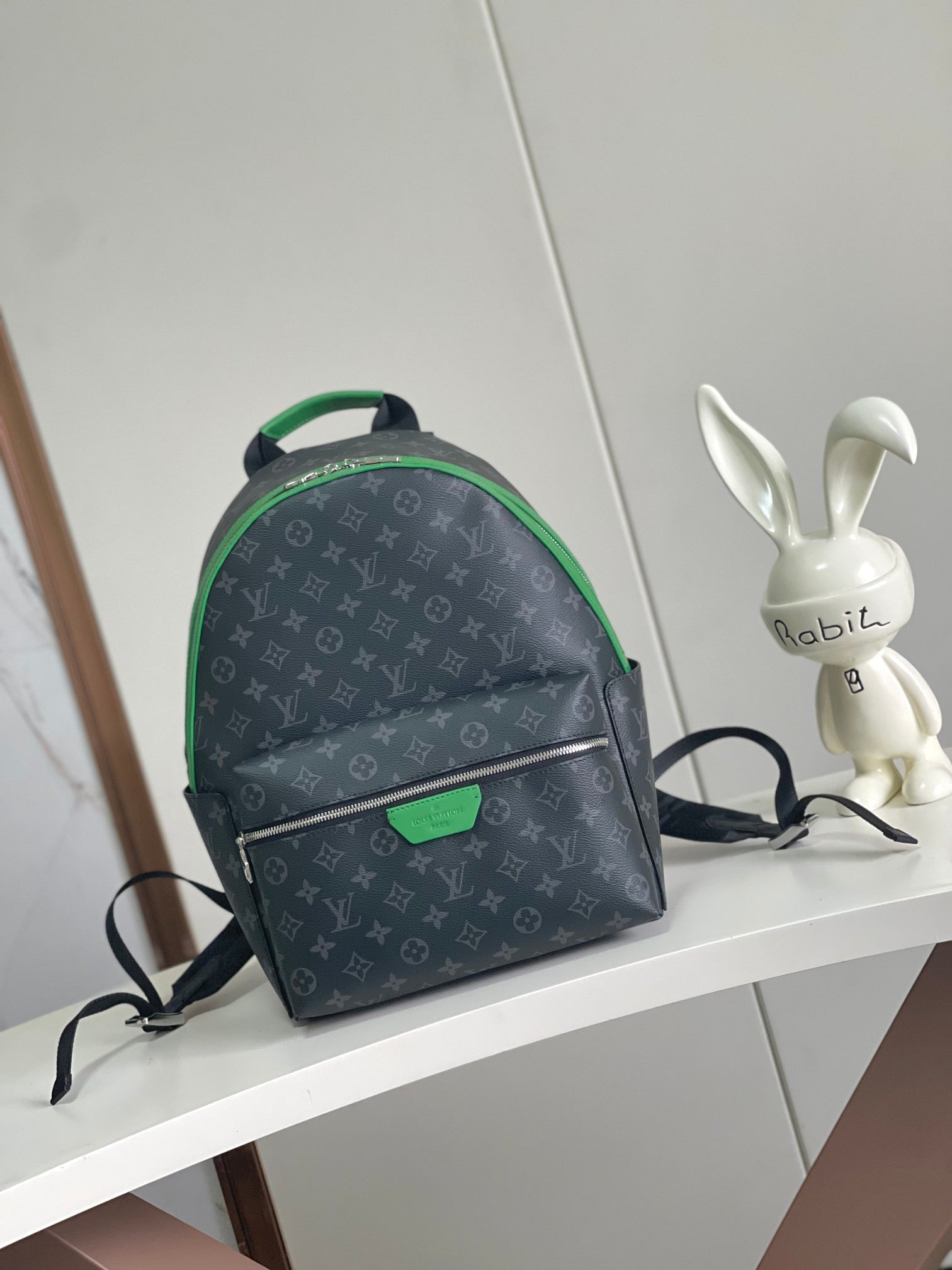 LOUIS VUITTON- M25887 Discovery