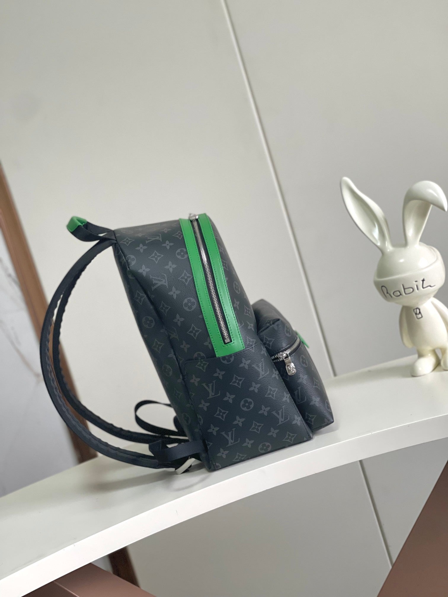 LOUIS VUITTON- M25887 Discovery