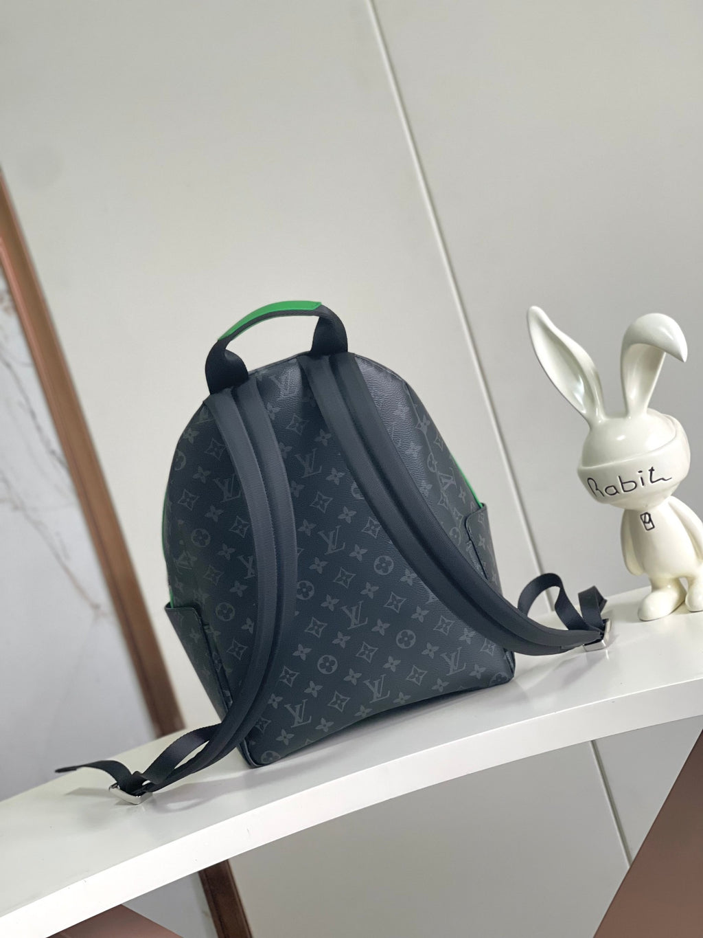 LOUIS VUITTON- M25887 Discovery