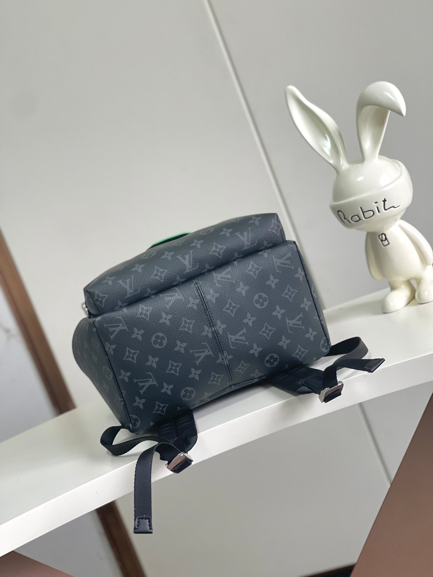 LOUIS VUITTON- M25887 Discovery