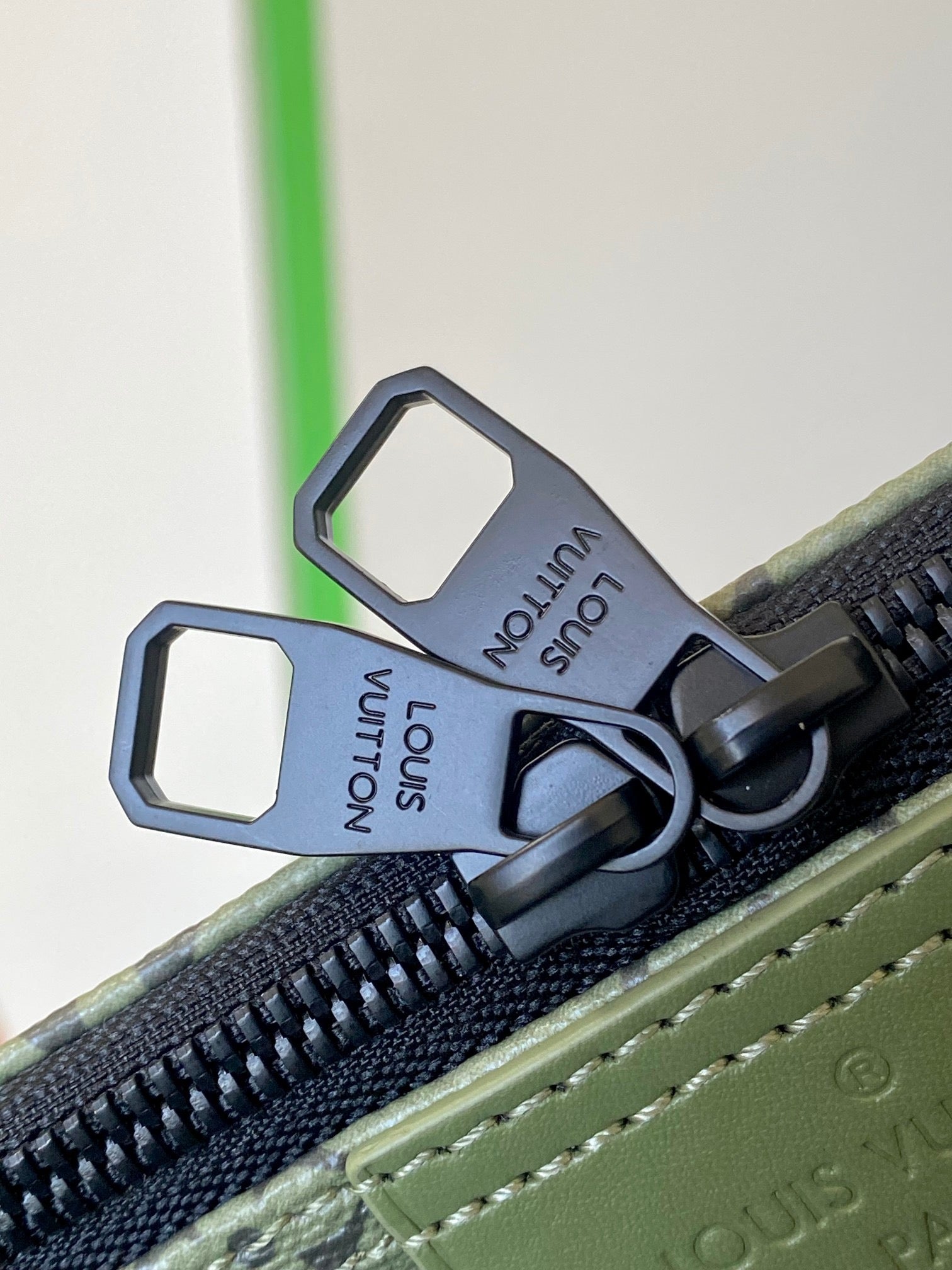 LOUIS VUITTON- m23779 Hamac