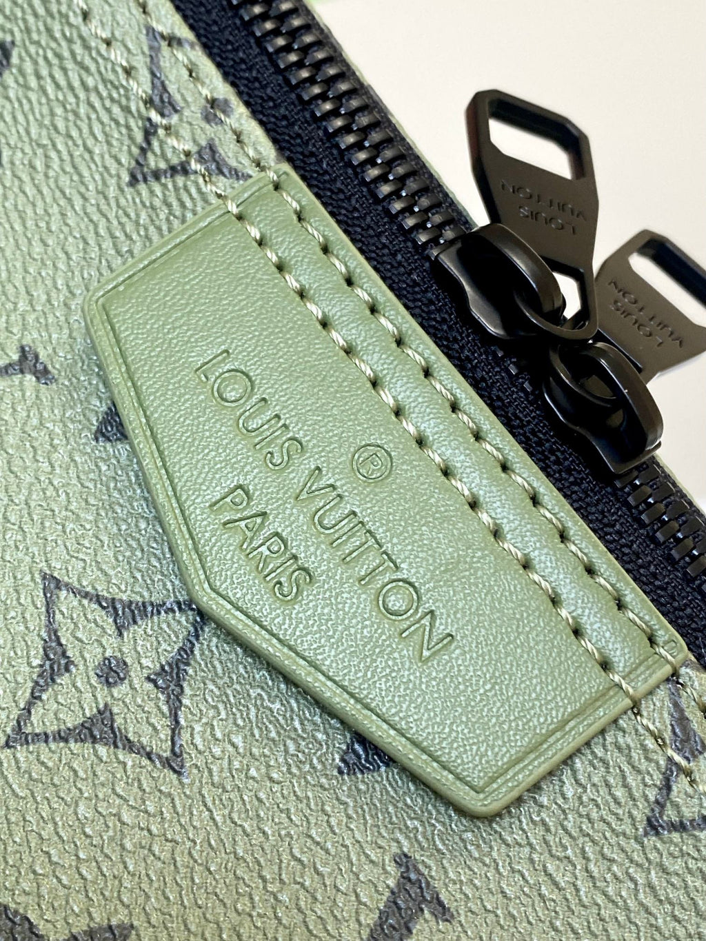 LOUIS VUITTON- m23779 Hamac