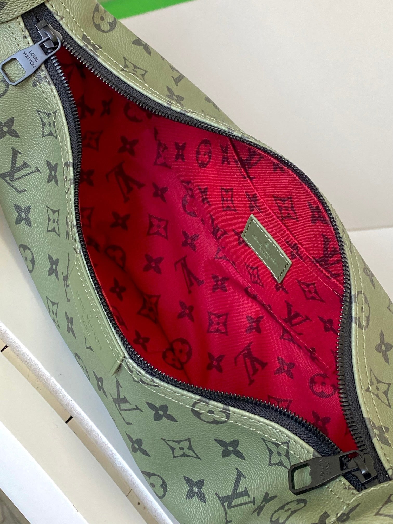 LOUIS VUITTON- m23779 Hamac