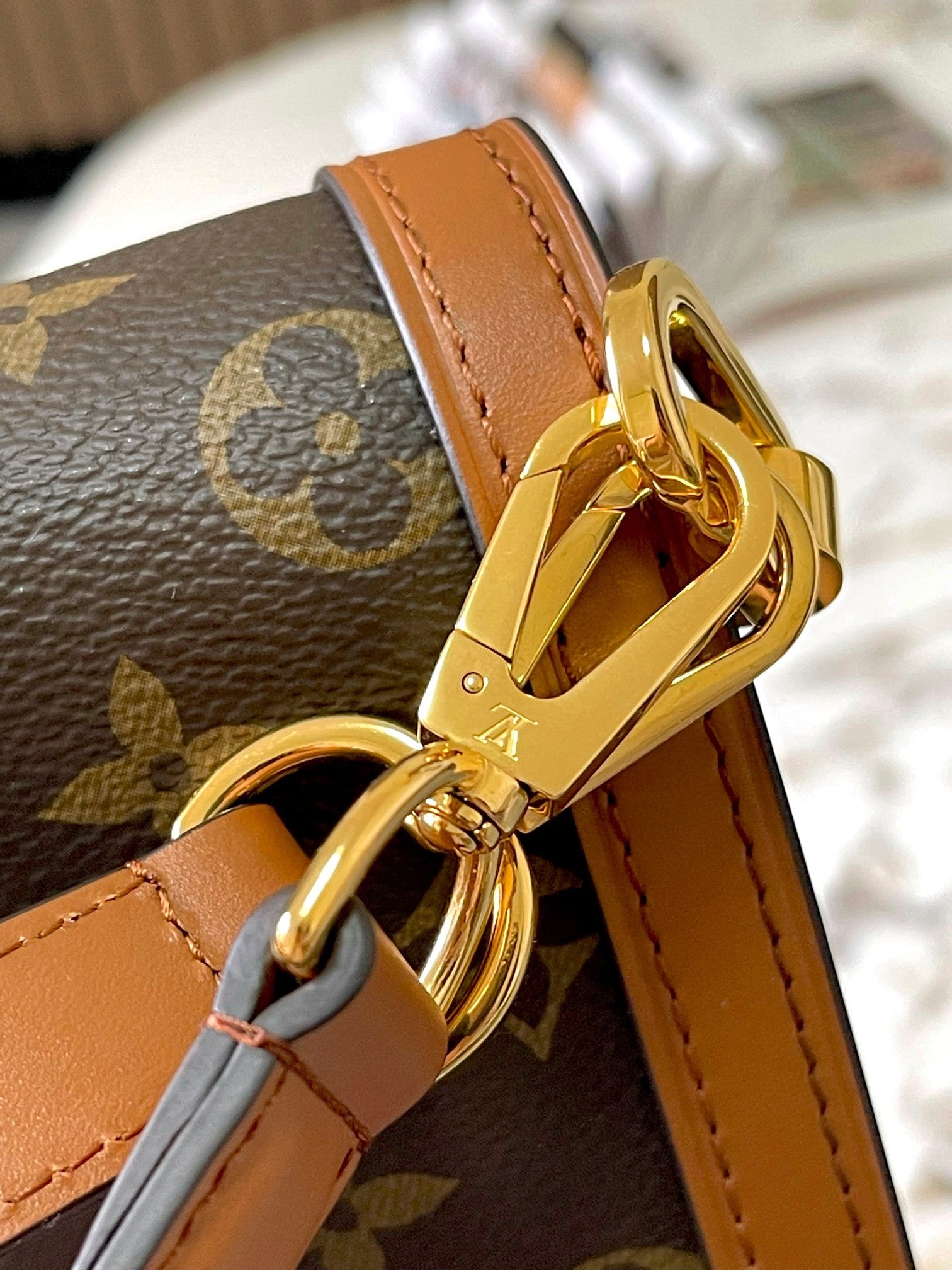 LOUIS VUITTON-M46537 Dauphine