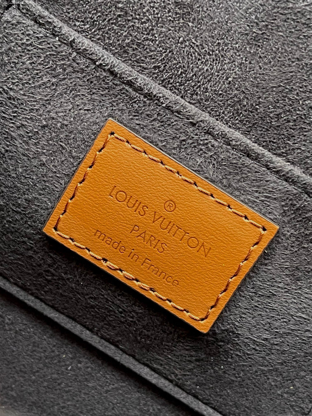 LOUIS VUITTON-M46537 Dauphine