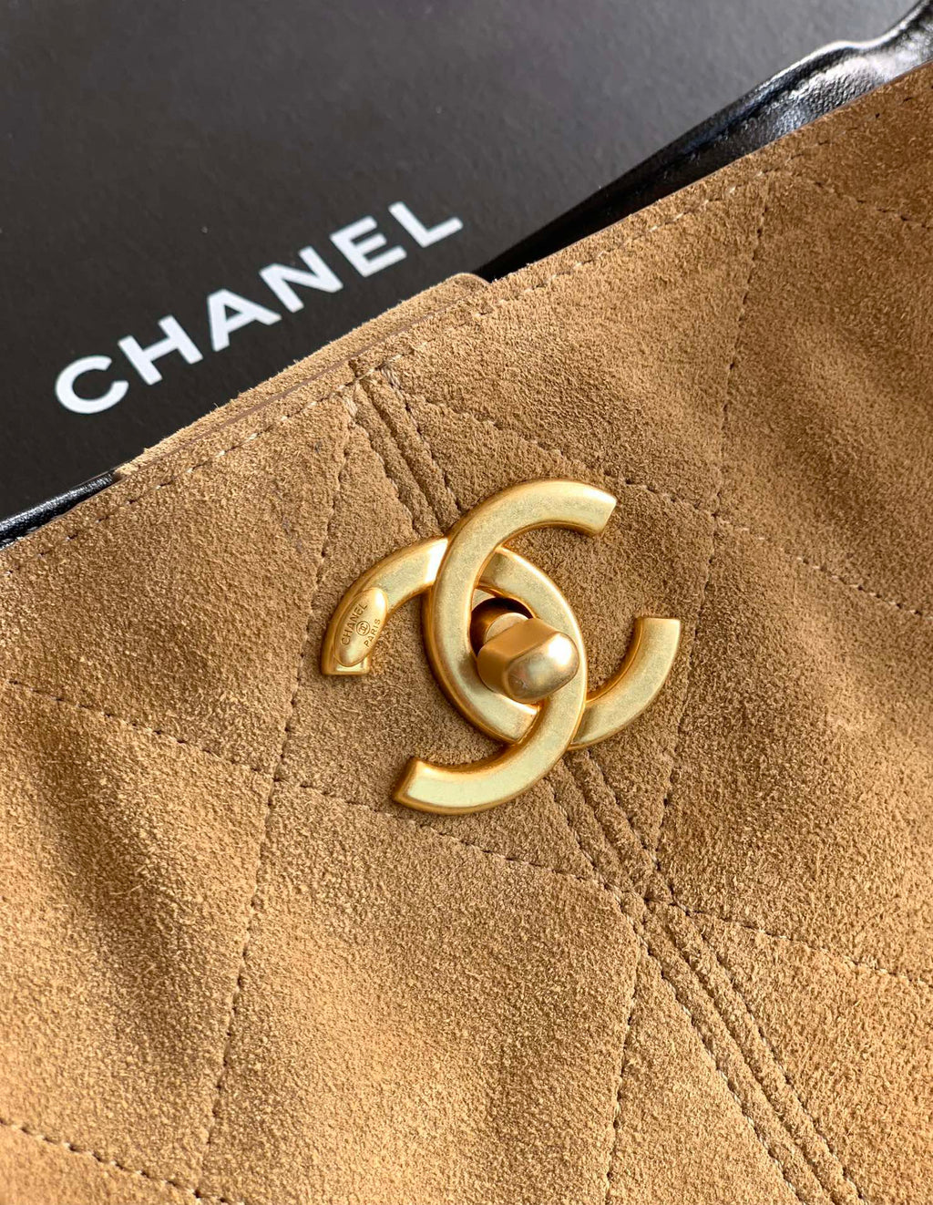 CHANEL- 25A Hobo  bag  golden/sliver