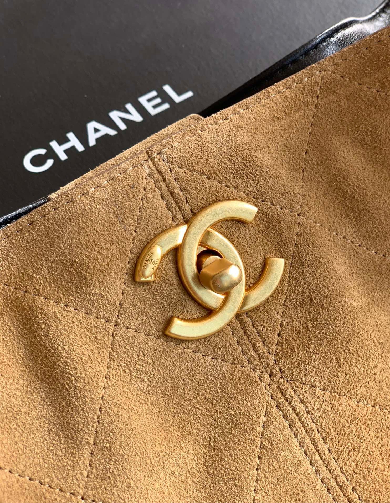 CHANEL- 25A Hobo  bag  golden/sliver