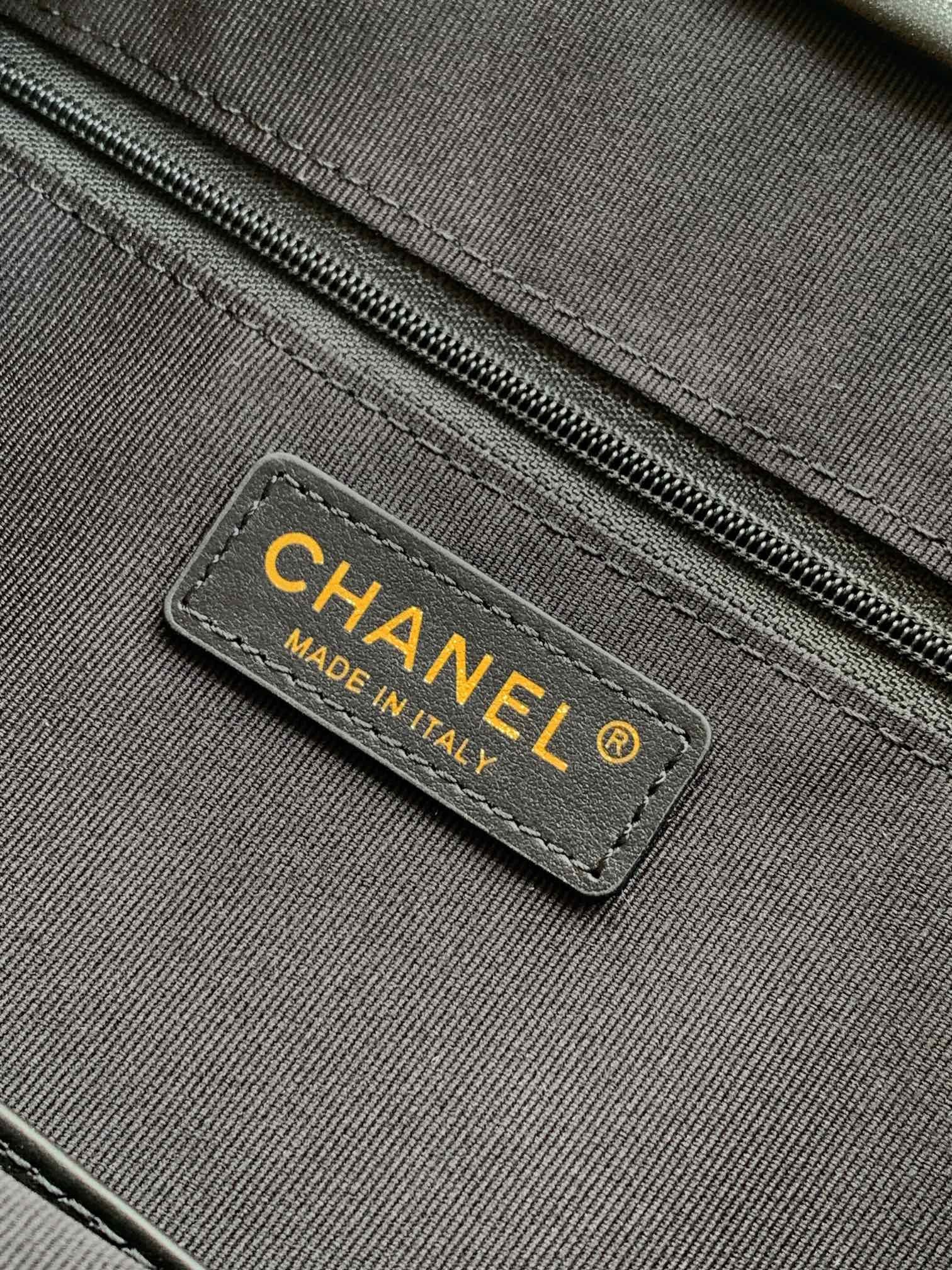 CHANEL- 25A Hobo  bag  golden/sliver