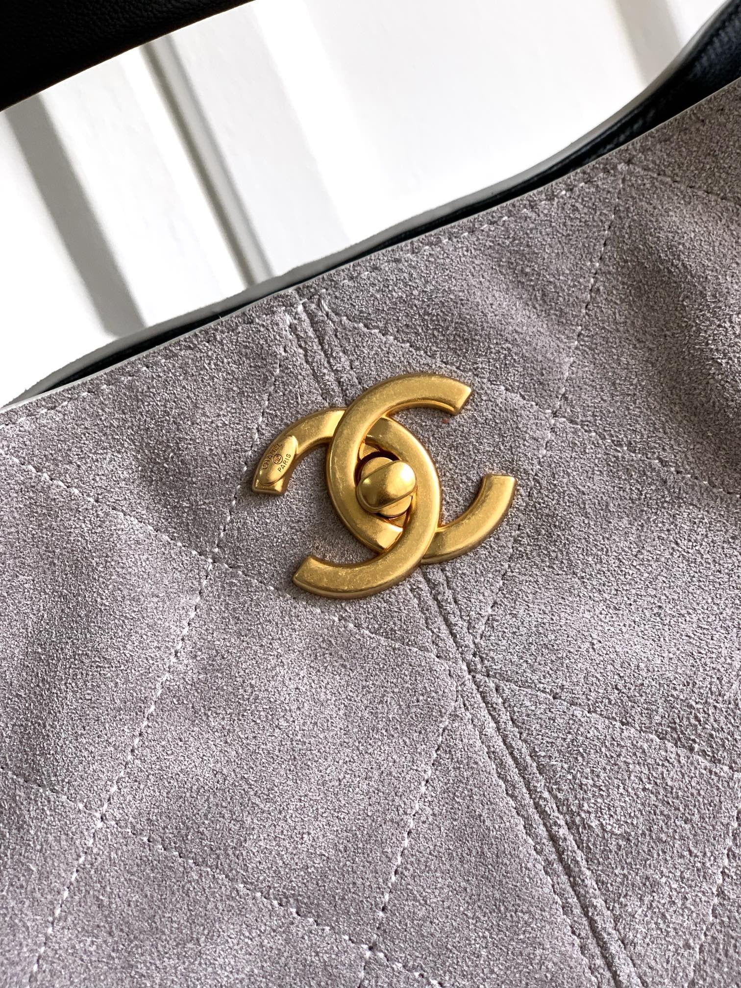 CHANEL- 25A Hobo  bag  golden/sliver