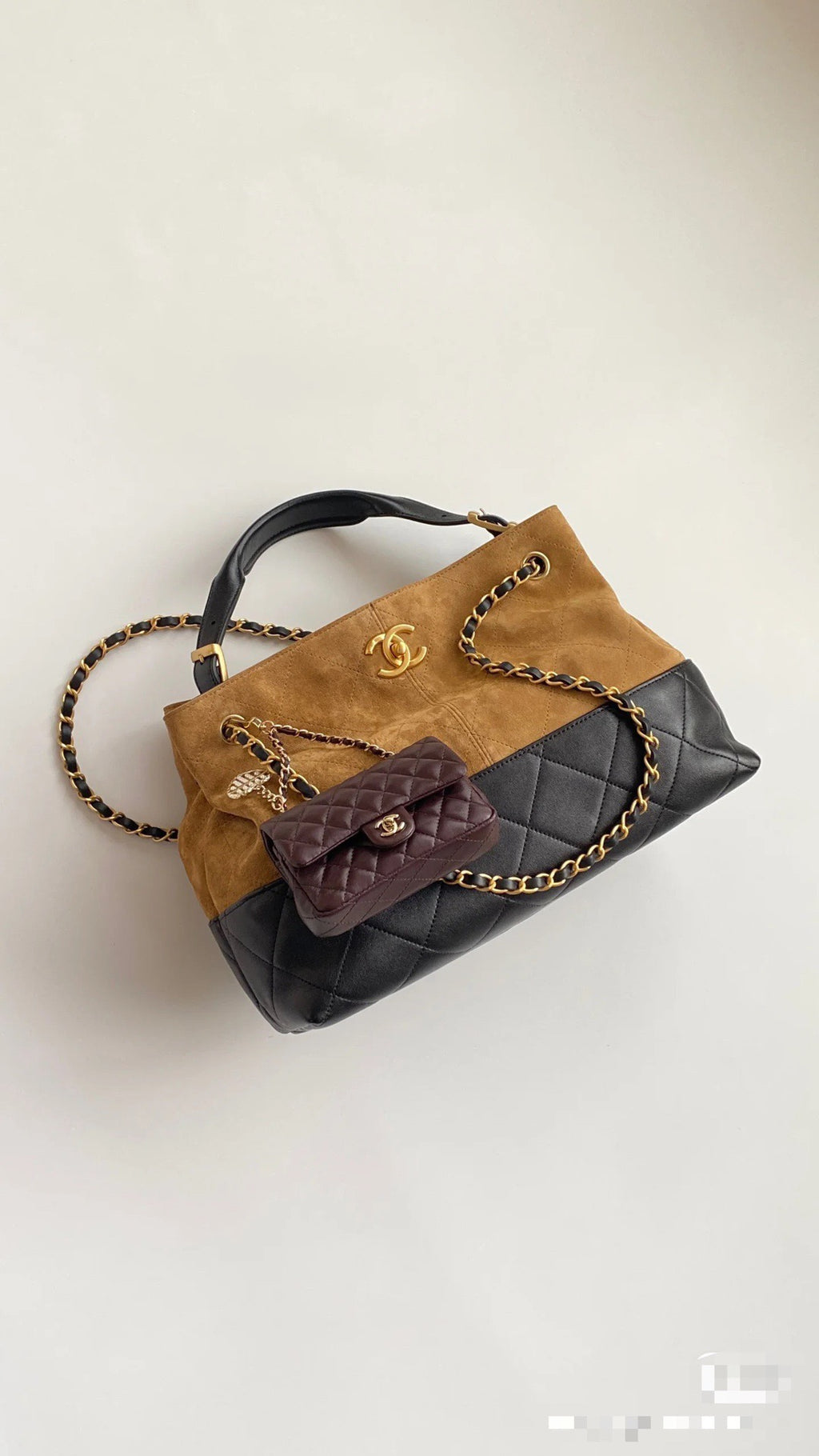 CHANEL- 25A Hobo  bag  golden/sliver