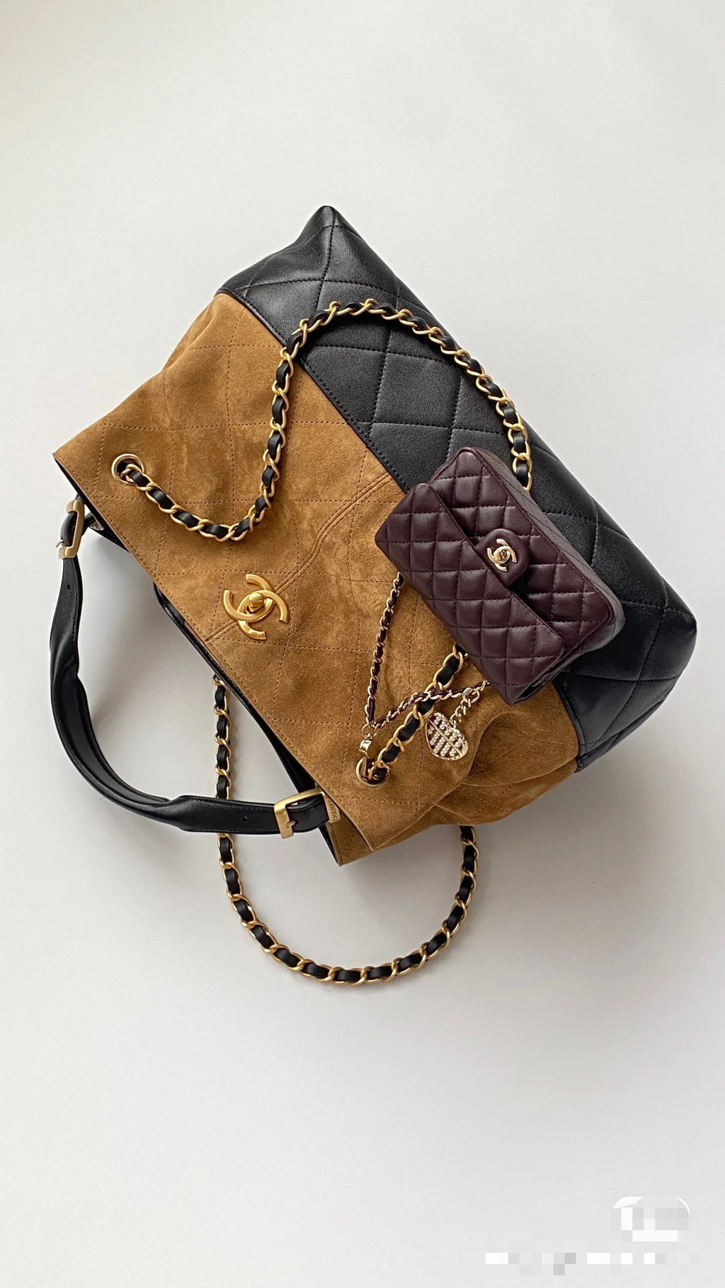 CHANEL- 25A Hobo  bag  golden/sliver