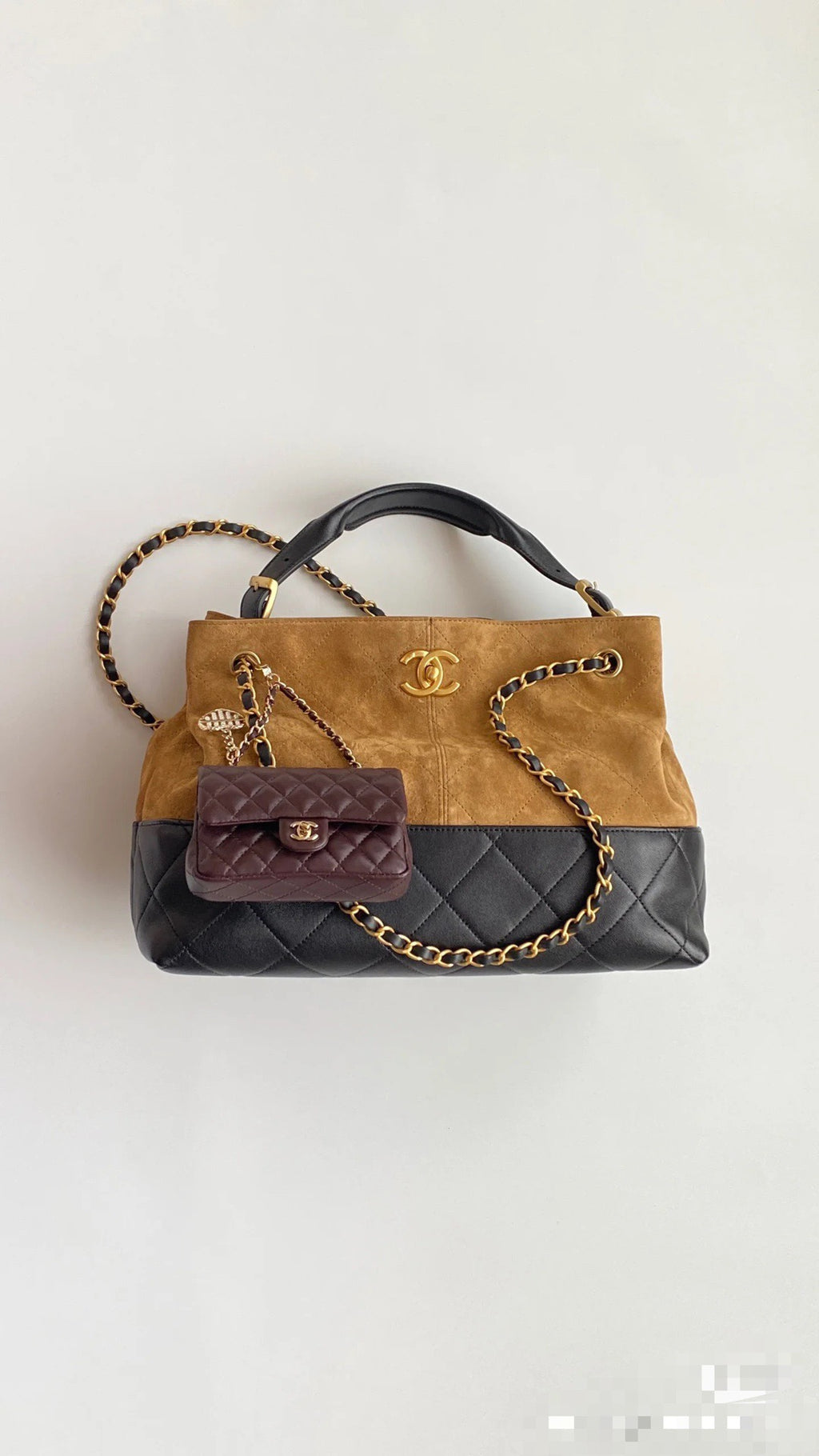 CHANEL- 25A Hobo  bag  golden/sliver
