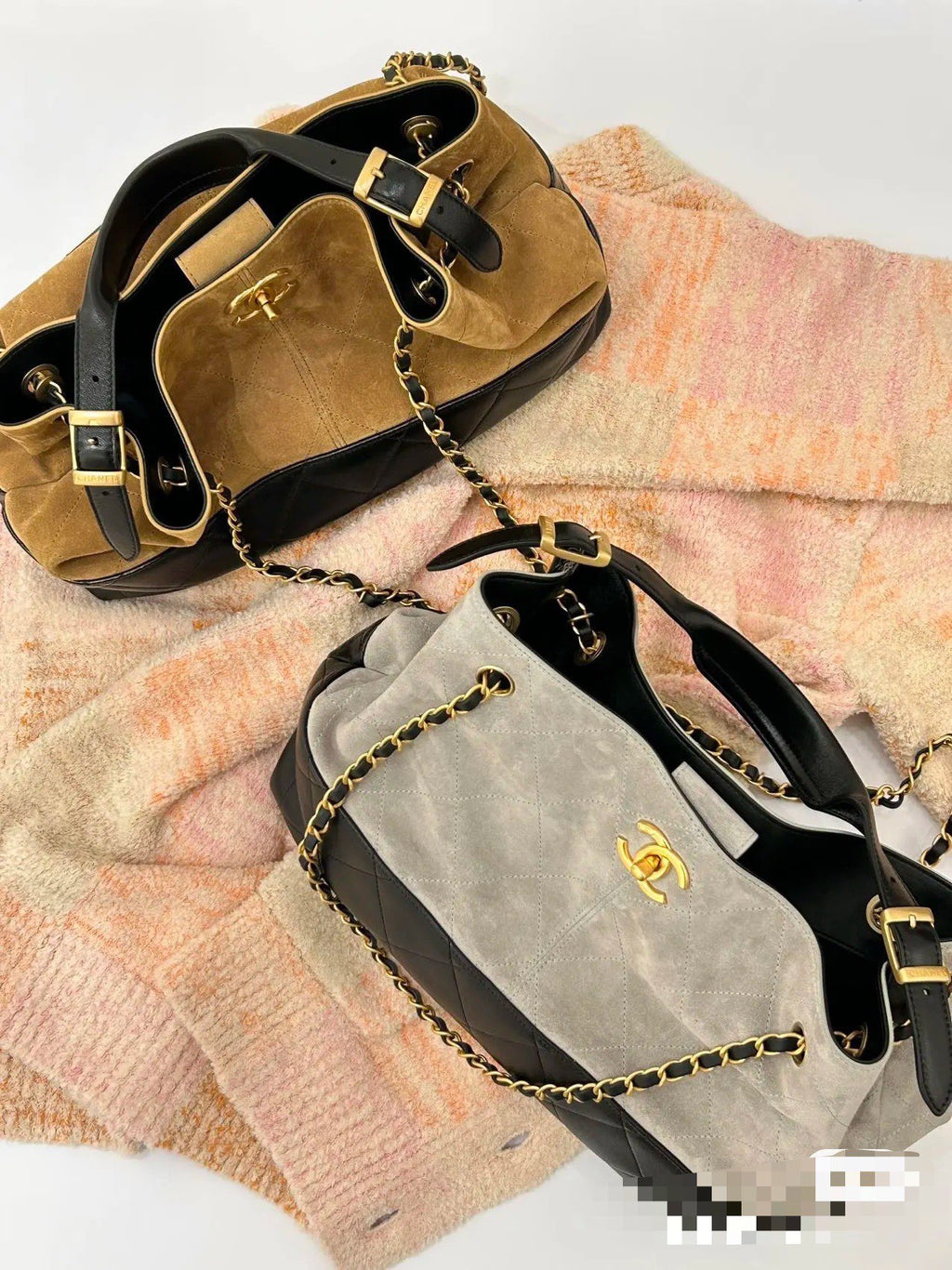 CHANEL- 25A Hobo  bag  golden/sliver