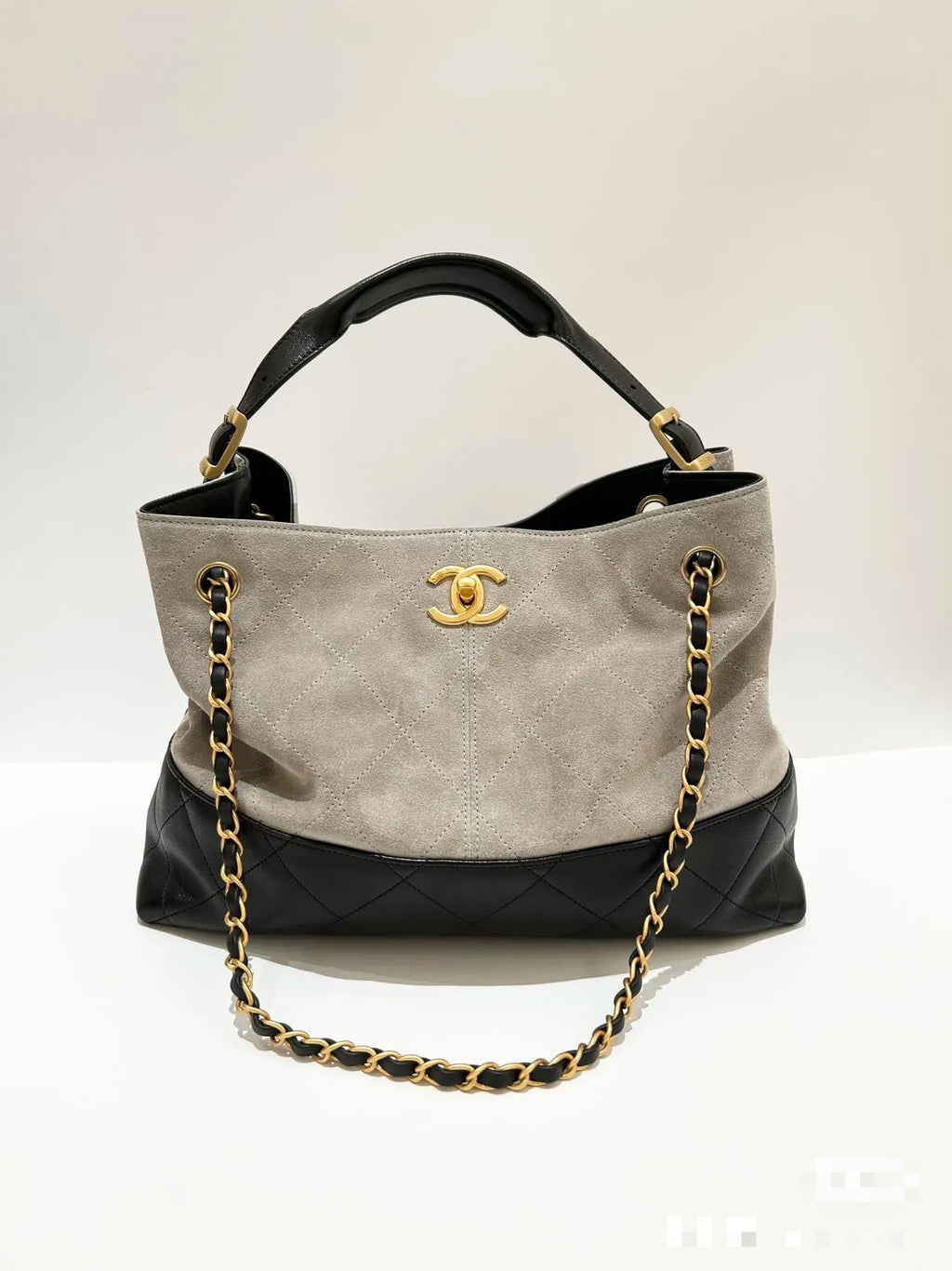 CHANEL- 25A Hobo  bag  golden/sliver