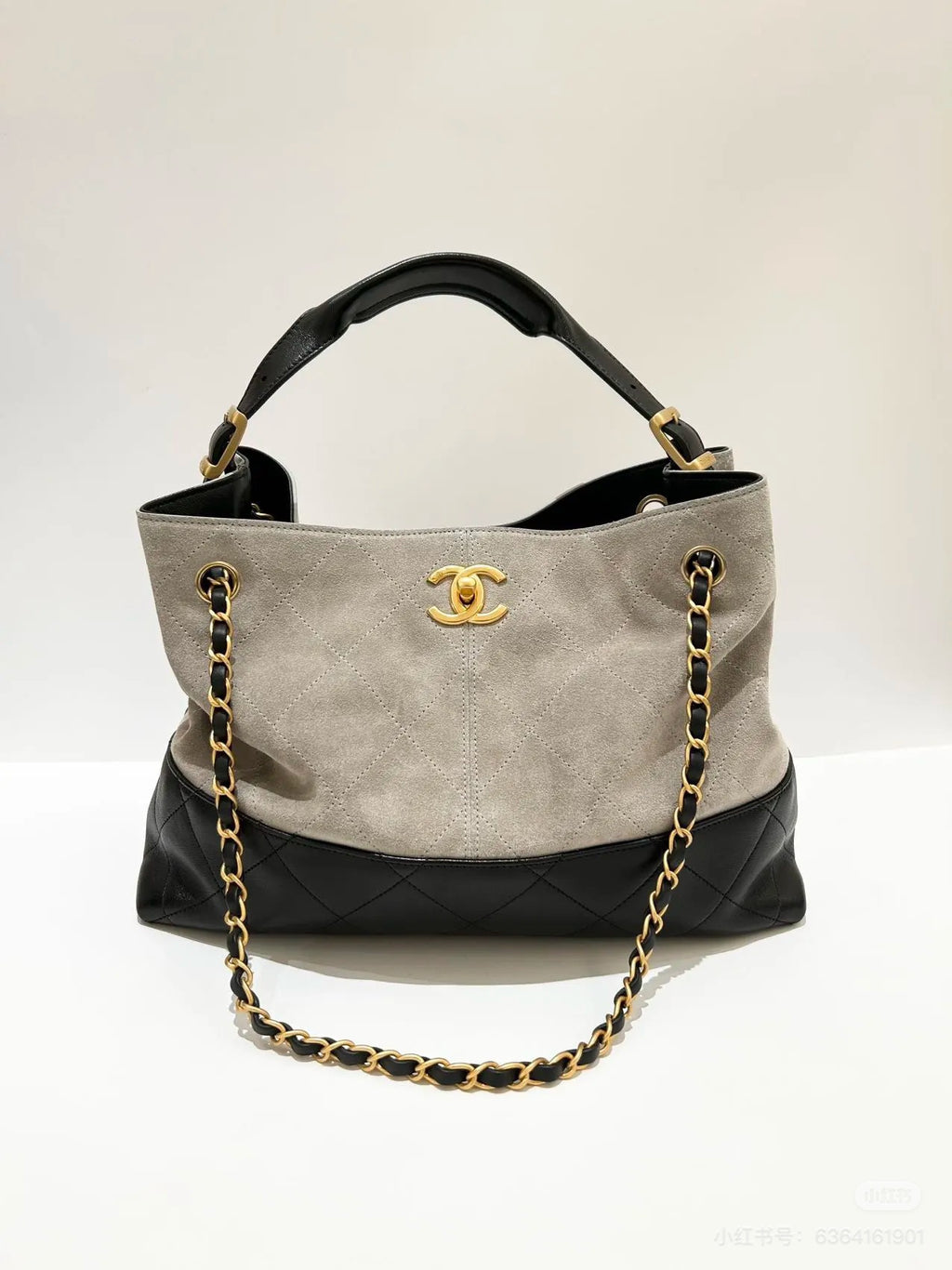 CHANEL- 25A Hobo  bag  golden/sliver