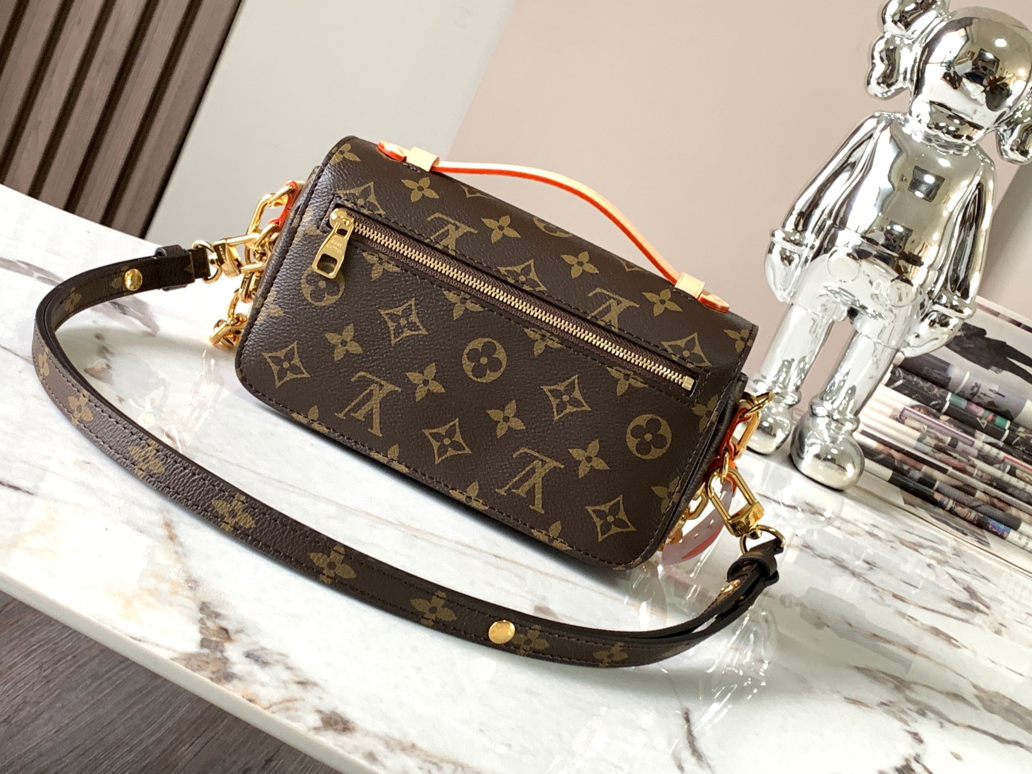 LOUIS VUITTON-POCHETTE MÉTIS EAST WEST M46279