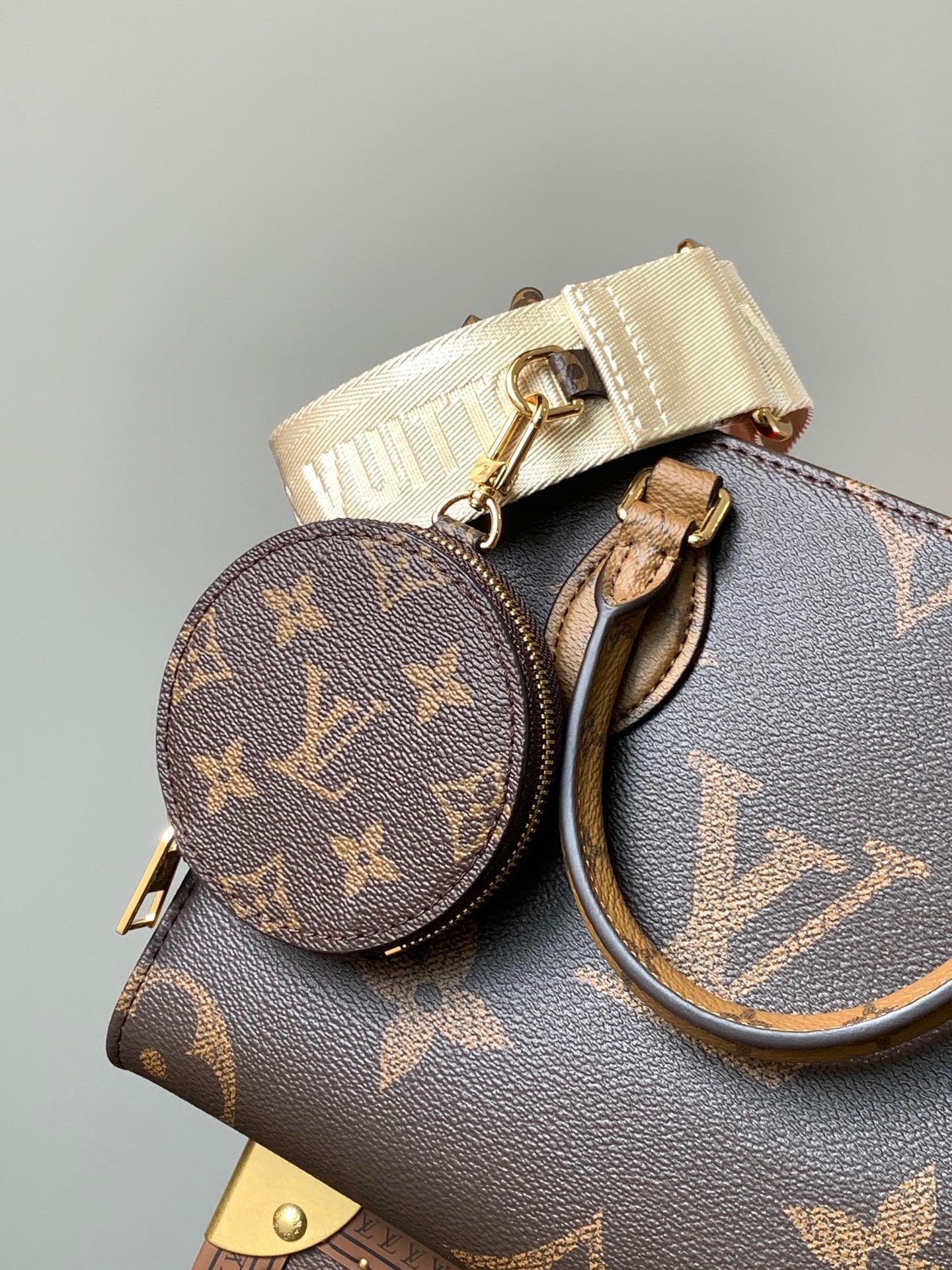 LOUIS VUITTON- M46373 onthego monogram reverse