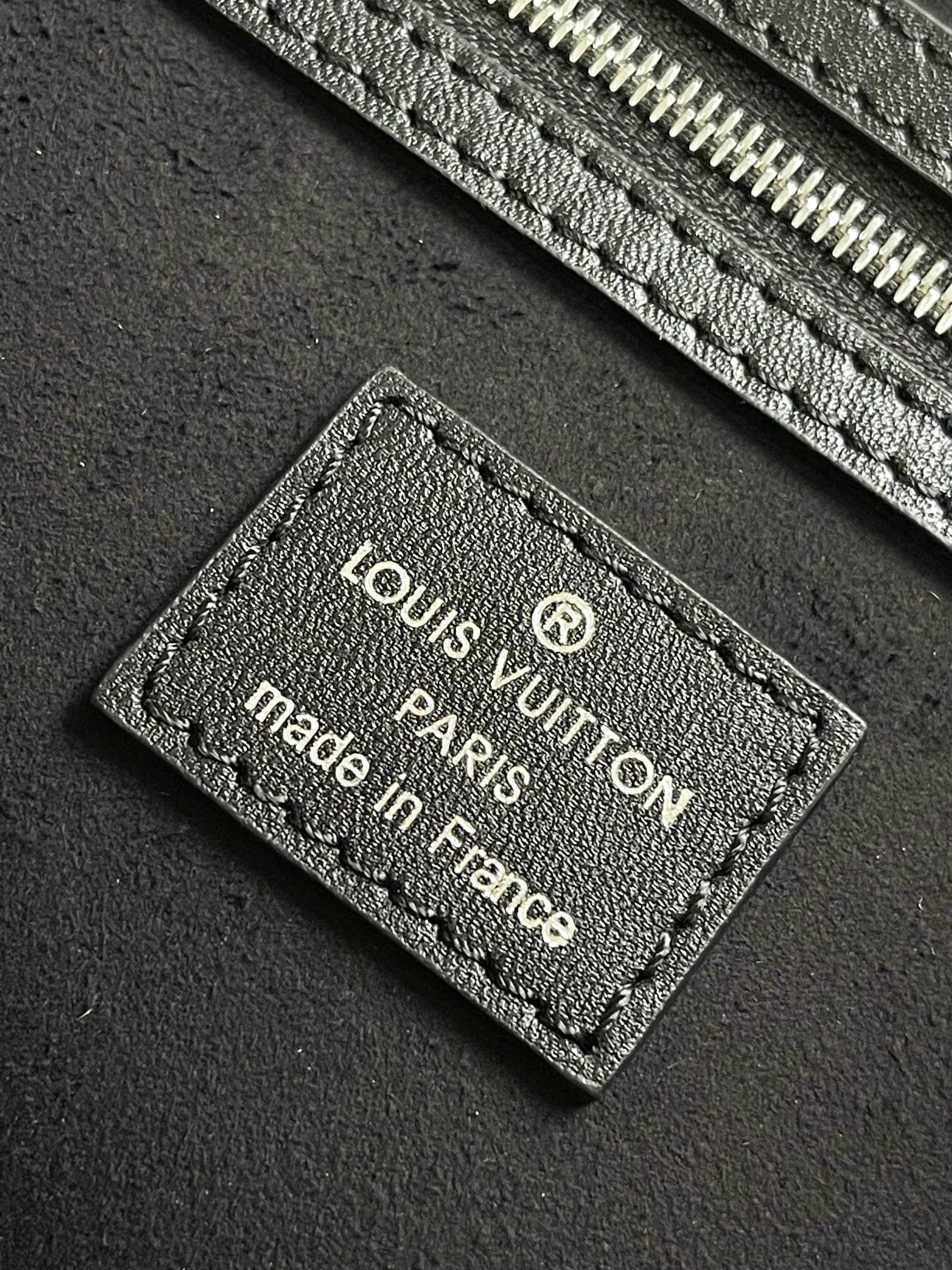 LOUIS VUITTON-  METIS M13986