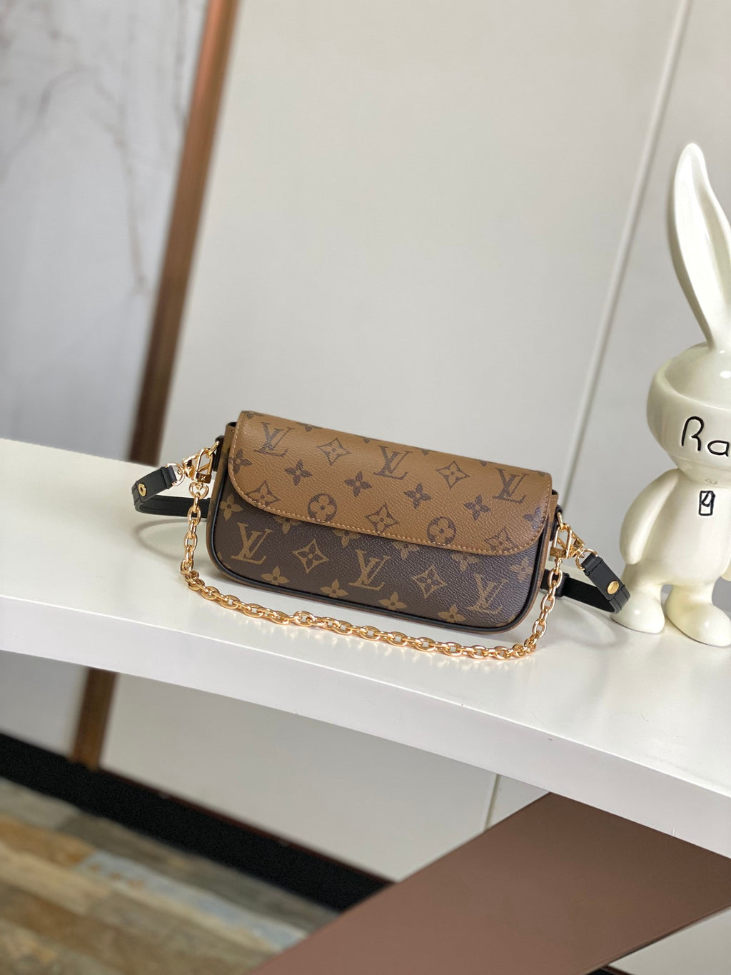 LOUIS VUITTON- M26587 Wallet On Chain