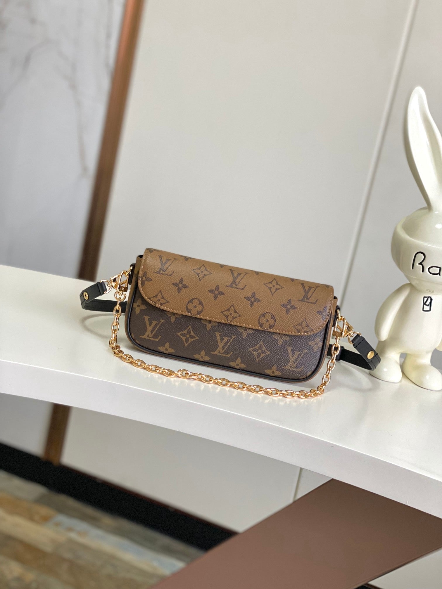 LOUIS VUITTON- M26587 Wallet On Chain