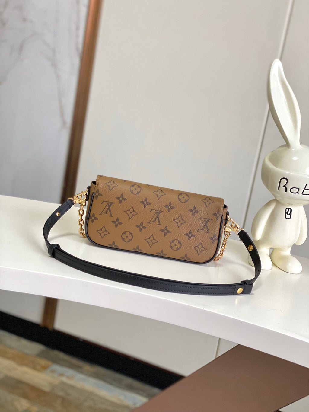 LOUIS VUITTON- M26587 Wallet On Chain