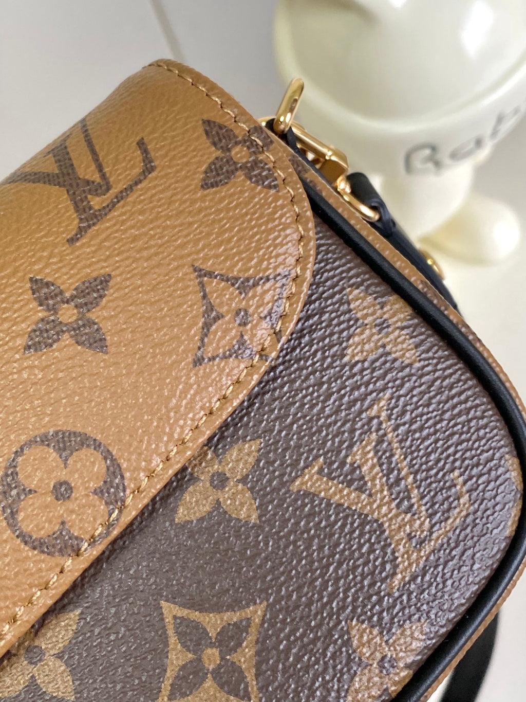 LOUIS VUITTON- M26587 Wallet On Chain