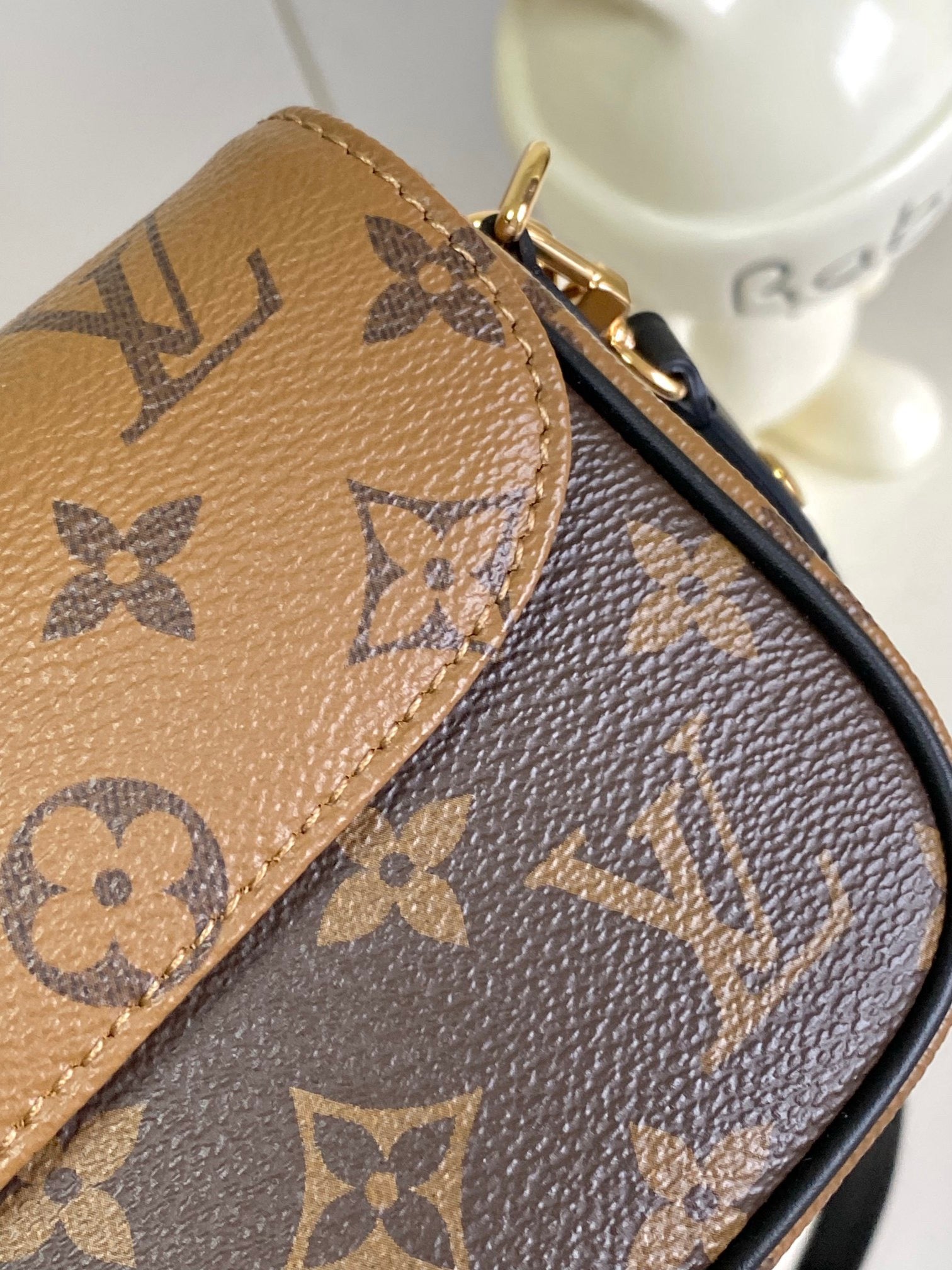 LOUIS VUITTON- M26587 Wallet On Chain