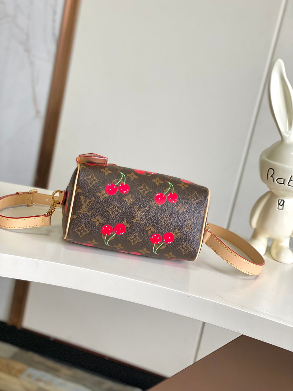 LOUIS VUITTON- M13094 peedy Bandoulière