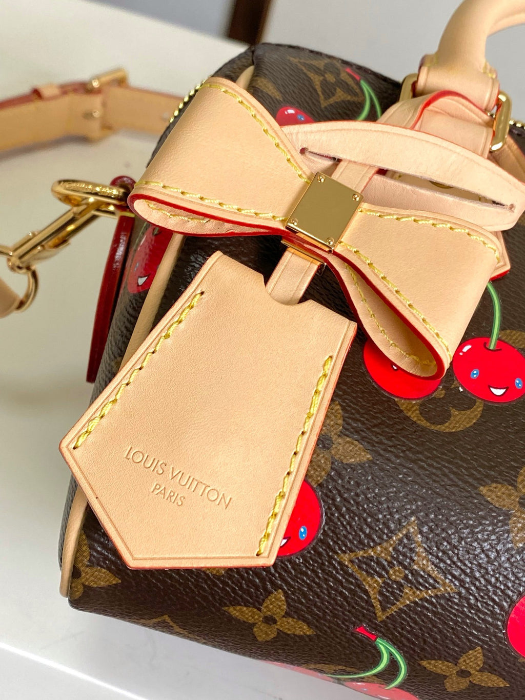 LOUIS VUITTON- M13094 peedy Bandoulière