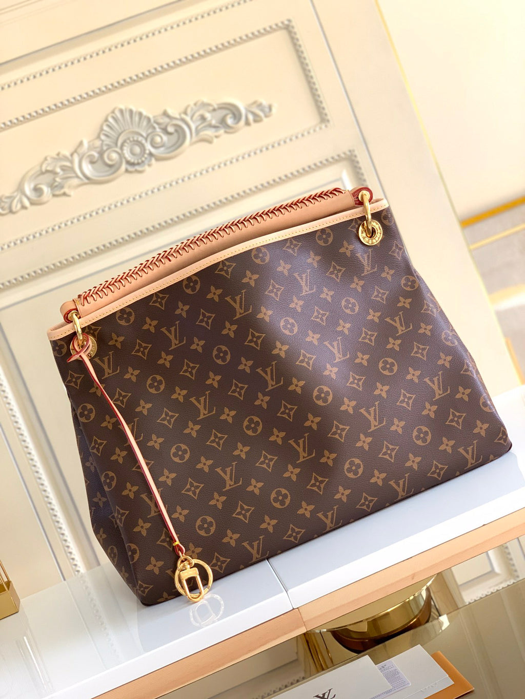 LOUIS VUITTON-M44869Artsy