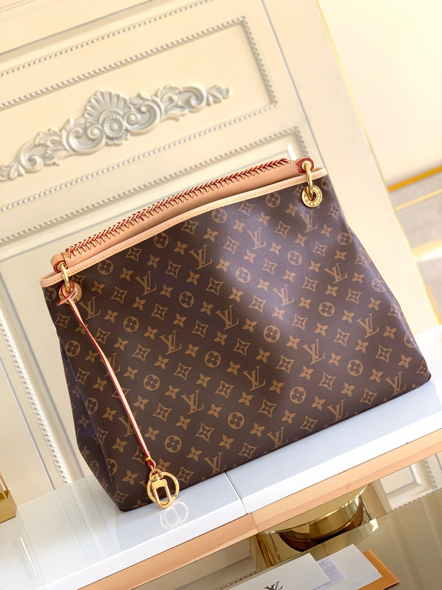 LOUIS VUITTON-M44869Artsy
