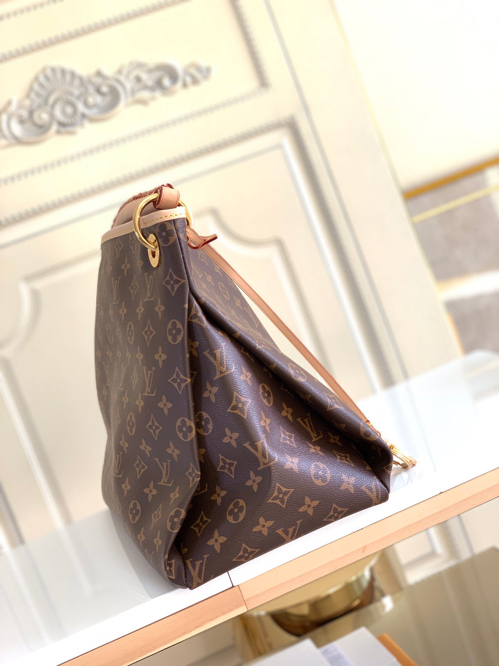 LOUIS VUITTON-M44869Artsy