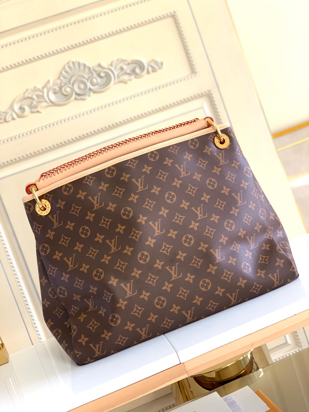 LOUIS VUITTON-M44869Artsy