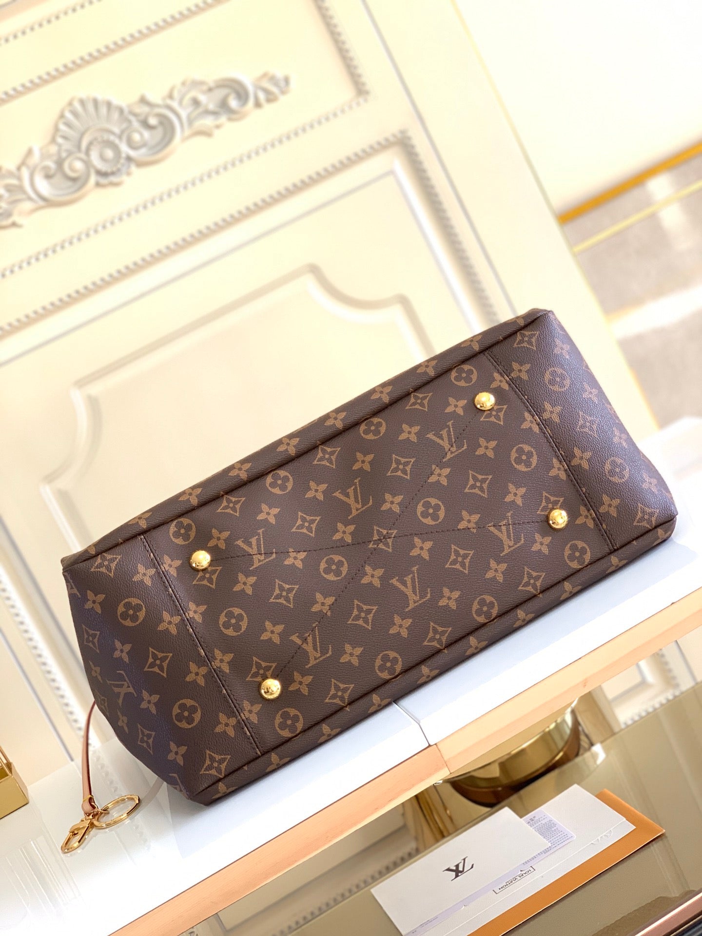LOUIS VUITTON-M44869Artsy