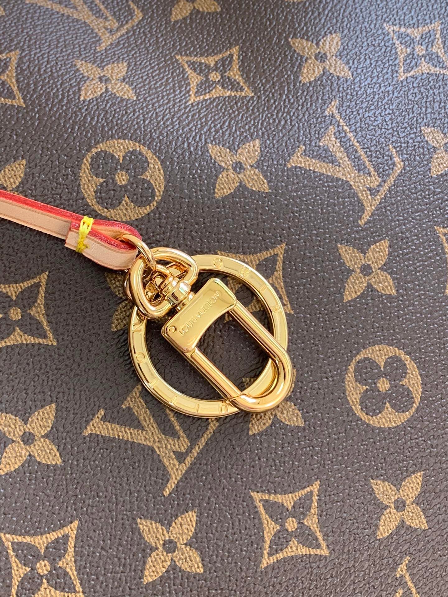 LOUIS VUITTON-M44869Artsy