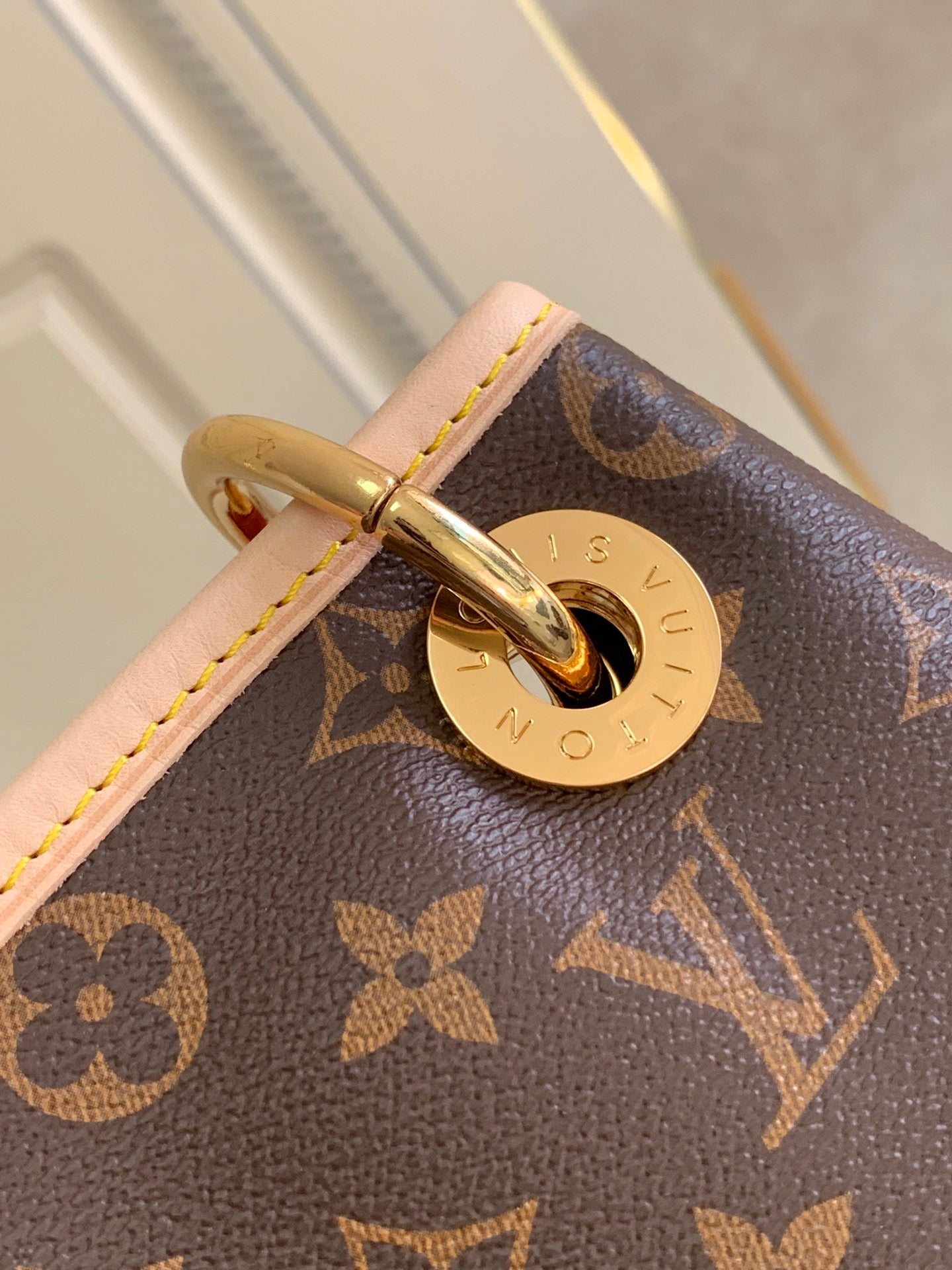 LOUIS VUITTON-M44869Artsy