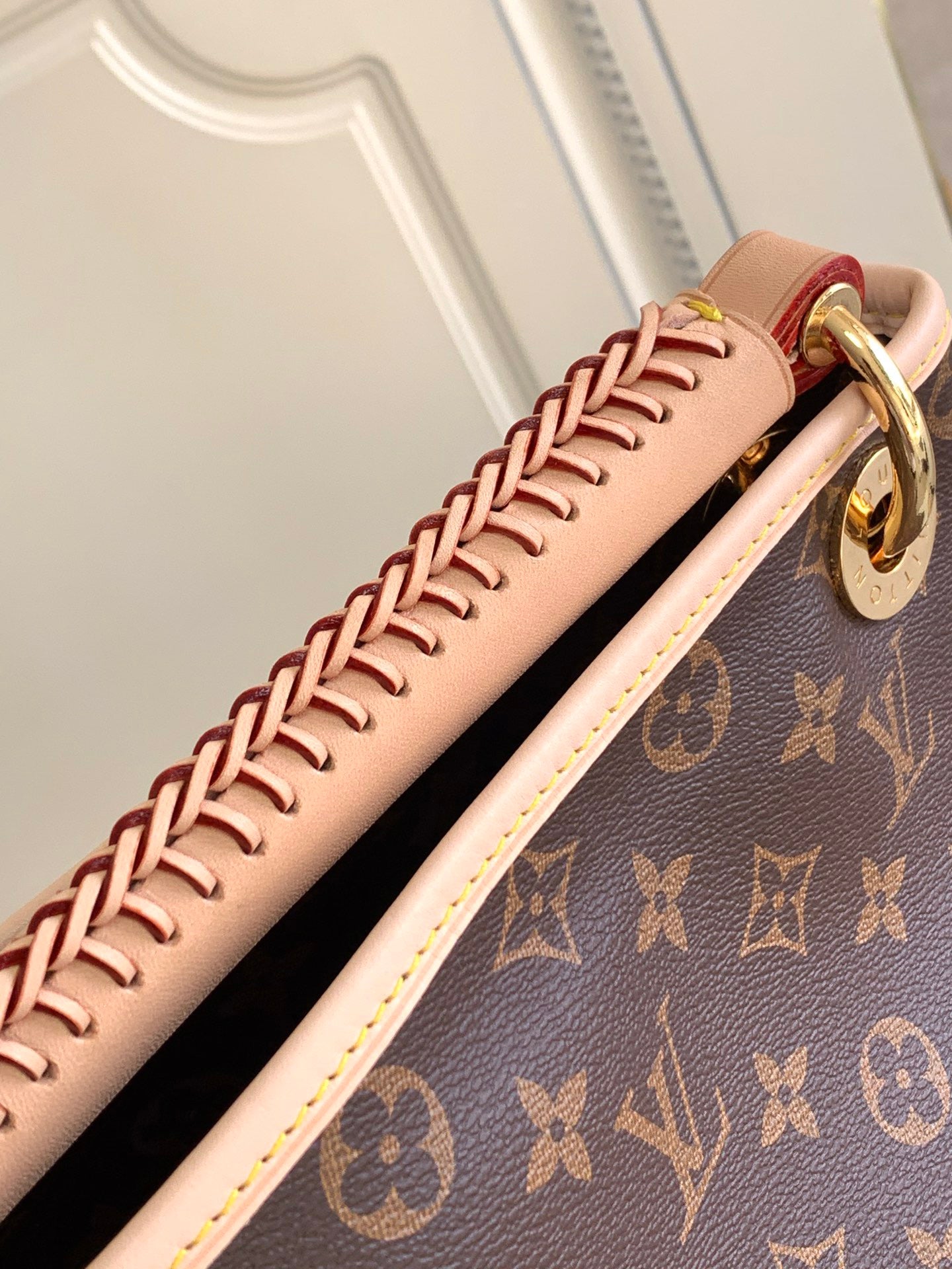 LOUIS VUITTON-M44869Artsy