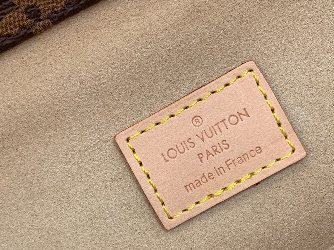 LOUIS VUITTON-M44869Artsy