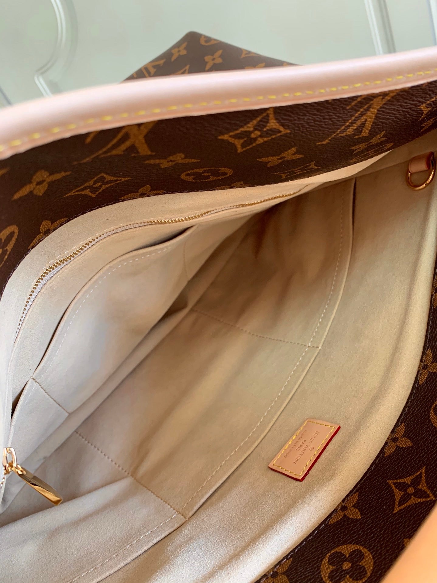 LOUIS VUITTON-M44869Artsy