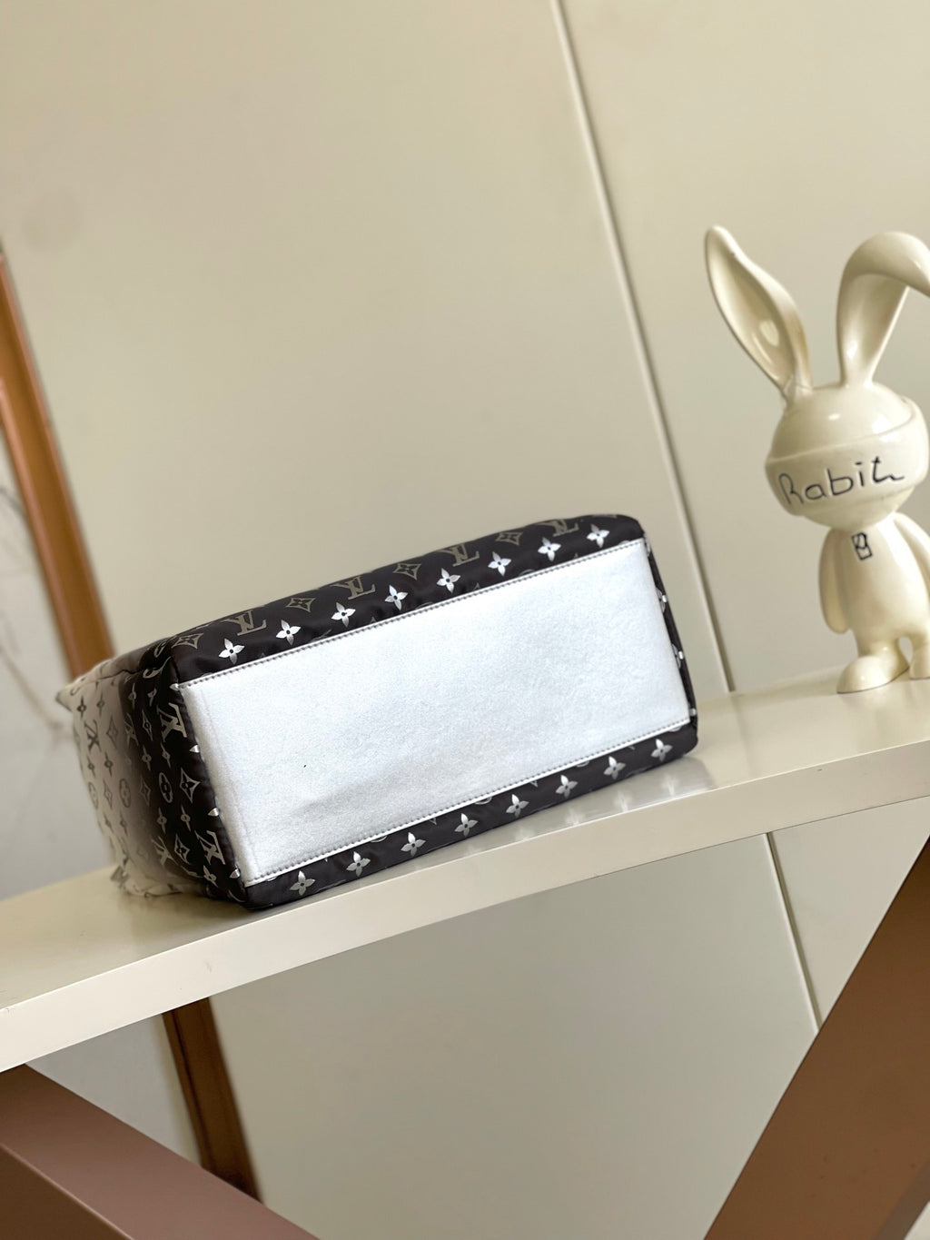 LOUIS VUITTON-  M11847 OnTheGo