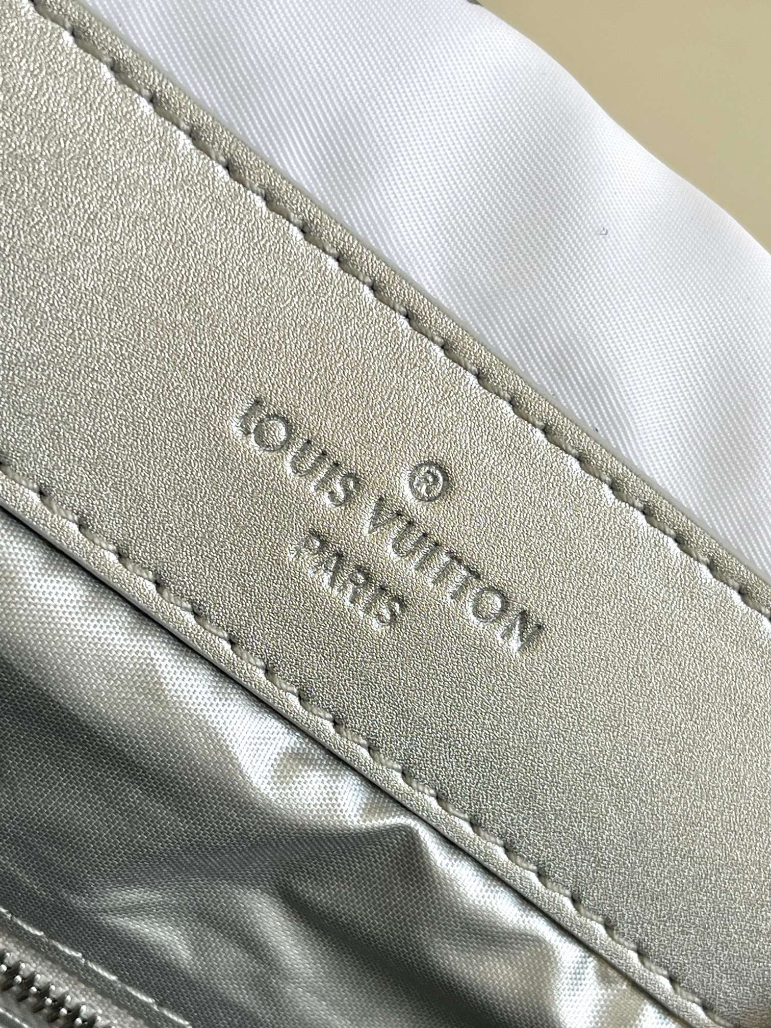 LOUIS VUITTON-  M11847 OnTheGo
