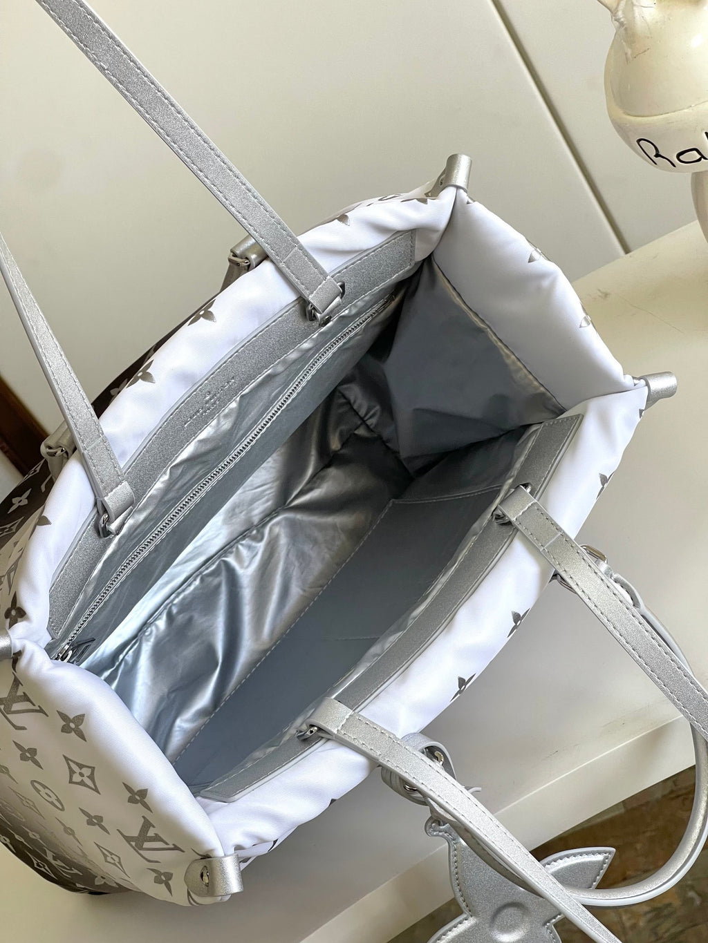 LOUIS VUITTON-  M11847 OnTheGo