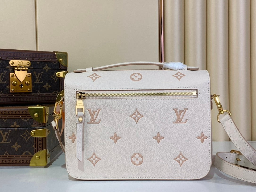 LOUIS VUITTON-.Pochette Métis M14977