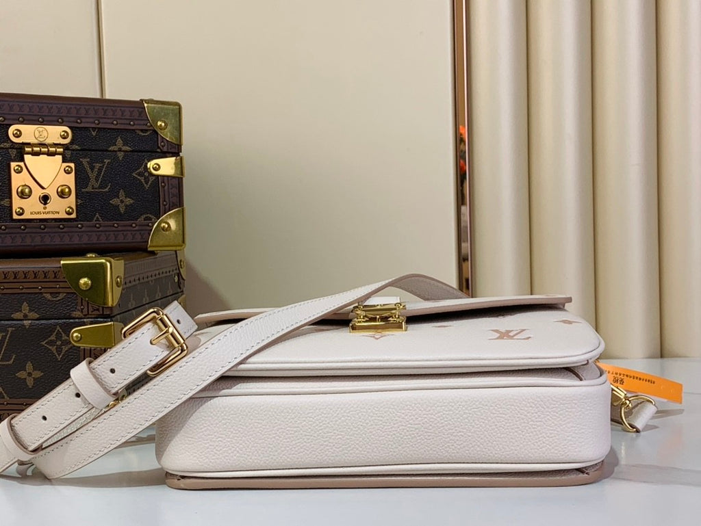 LOUIS VUITTON-.Pochette Métis M14977