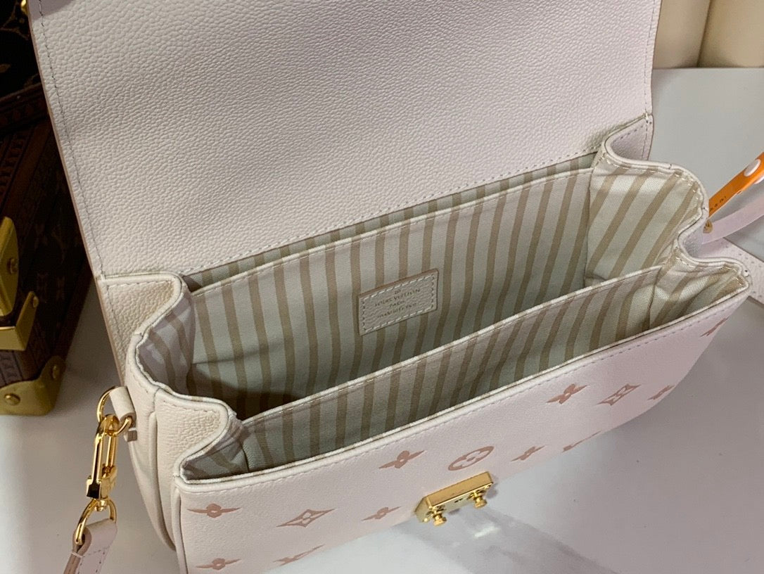 LOUIS VUITTON-.Pochette Métis M14977