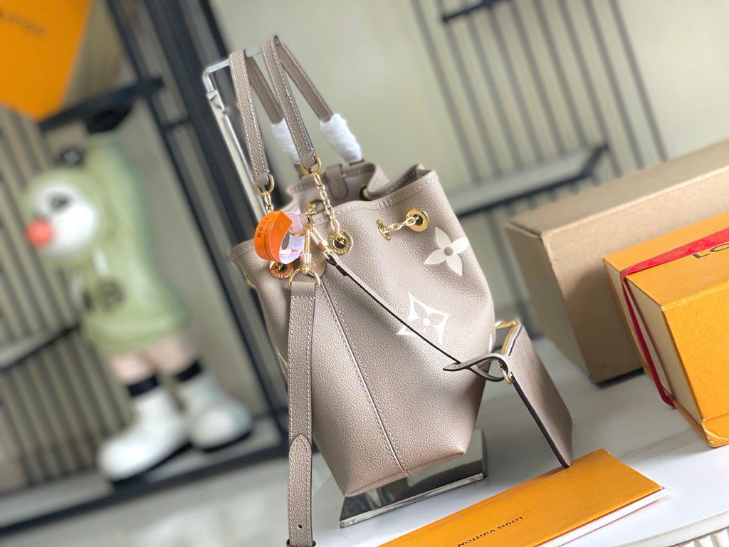 LOUIS VUITTON- LV bag