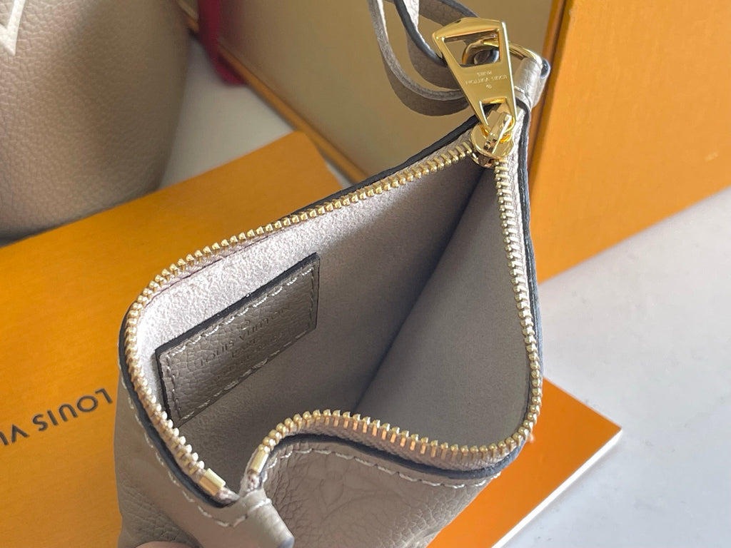 LOUIS VUITTON- LV bag