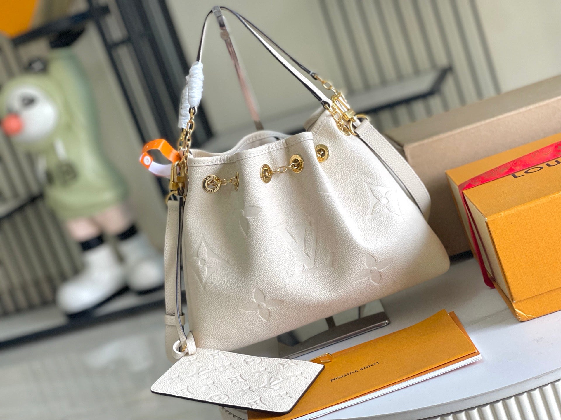 LOUIS VUITTON- LV bag