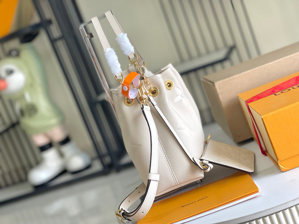 LOUIS VUITTON- LV bag